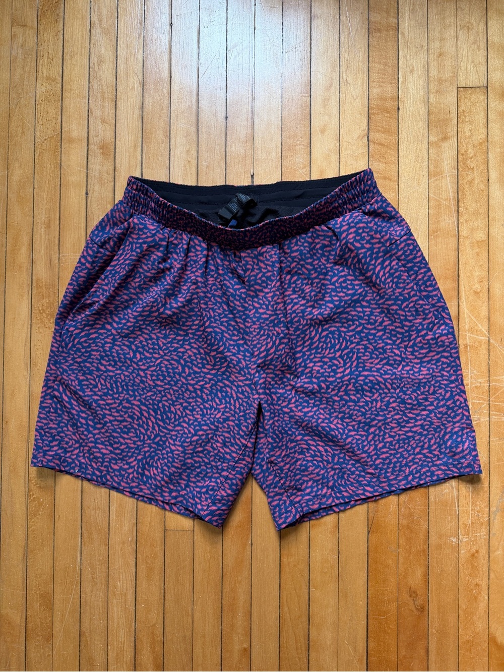 Lululemon Channel Cross Swim Short Lined 5" Men’s Purple/Navy Print Sz. M